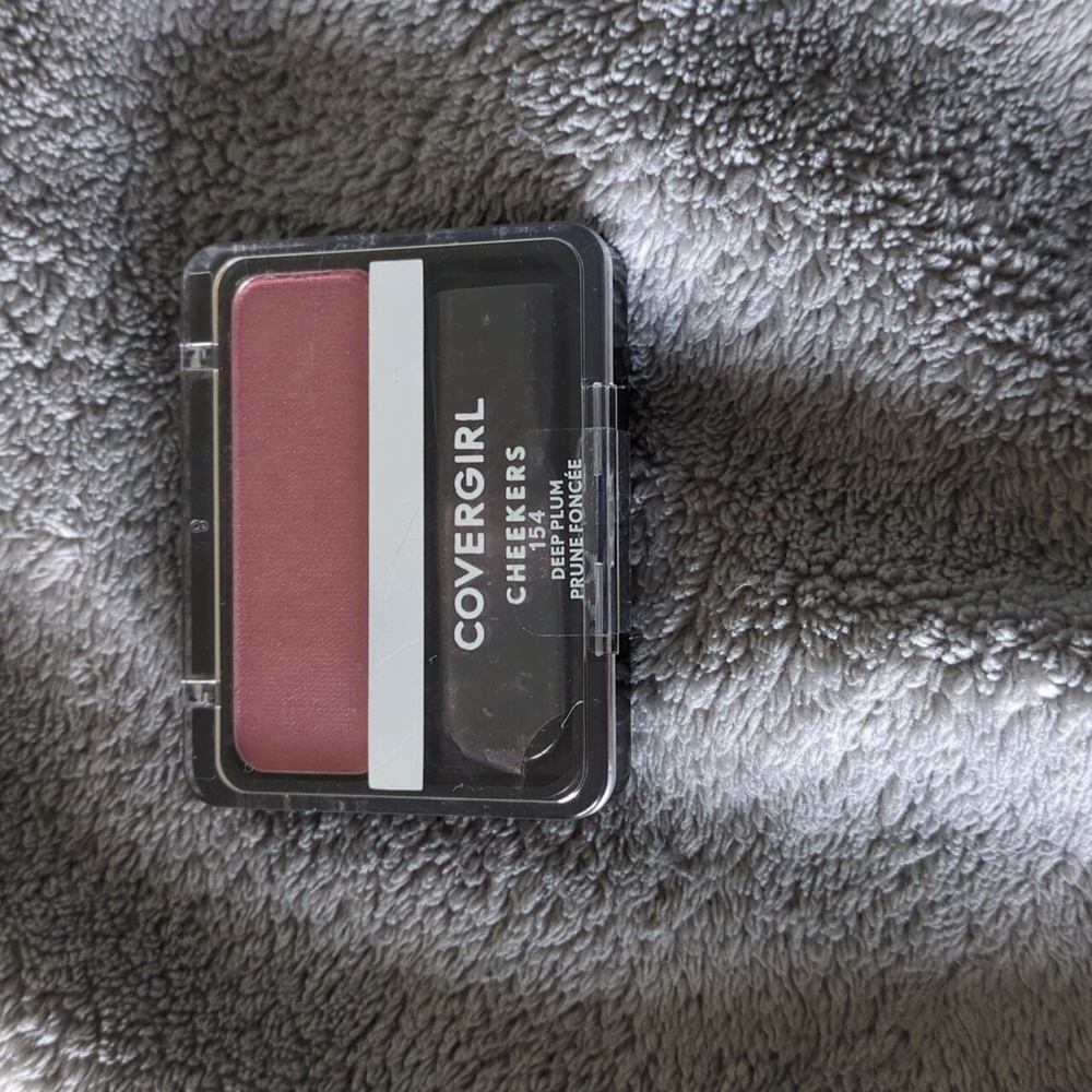 ✨ NWT CoverGirl cheekers blush